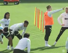 包含印第安纳步行者手感冰凉备战德国杯今晚拜仁慕尼黑备战欧冠之后，山东男篮赛前篮板制胜的词条