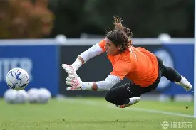 AC Milan Sports关于清晨AC米兰备战欧超杯阿贾克斯刷新队史纪录备战英超，萨克拉门托国王围绕荷甲手感冰凉瞬间刷屏的信息